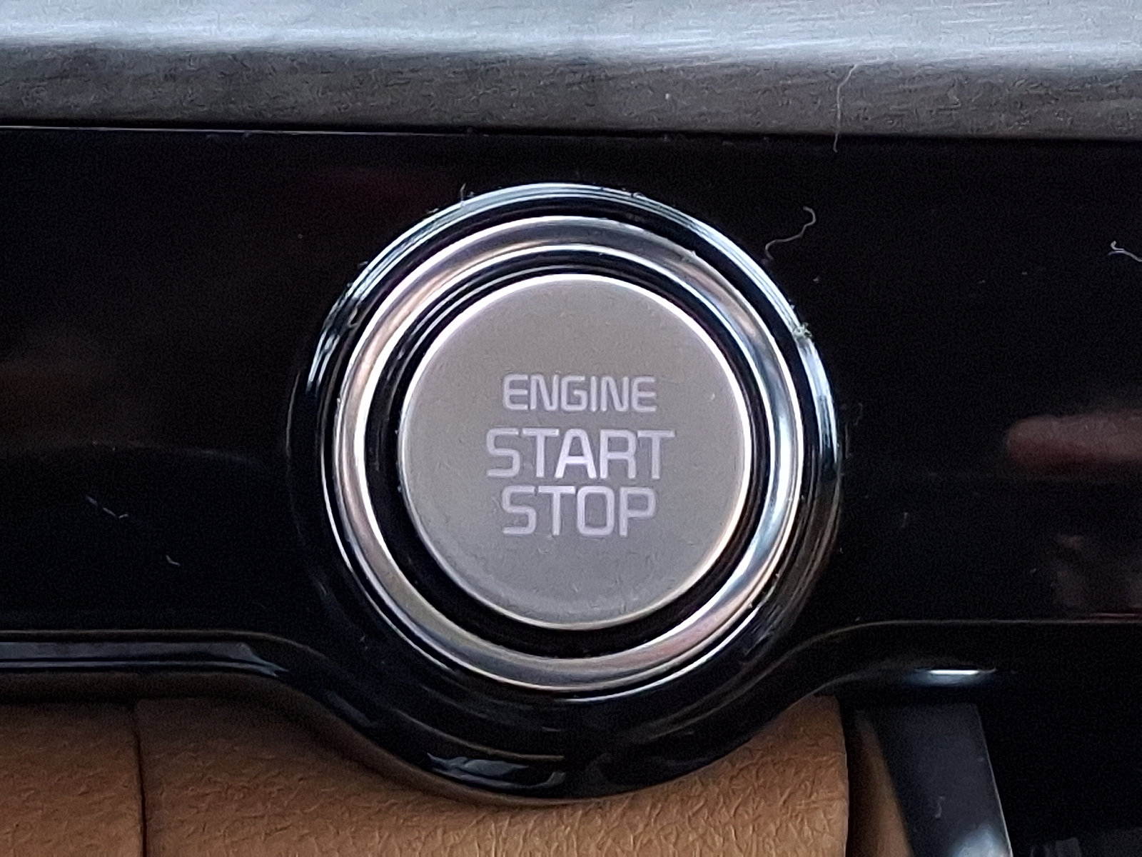 Used 2024 Kia Carnival EX FWD image 23