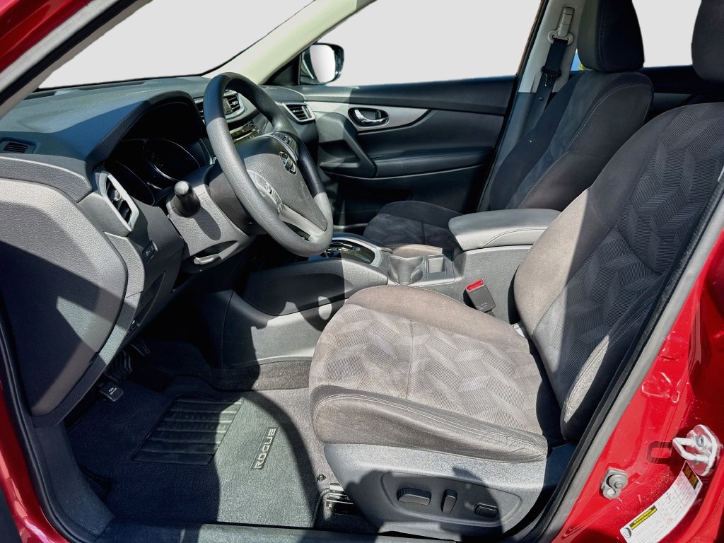Used 2016 Nissan Rogue SV AWD/4WD image 21