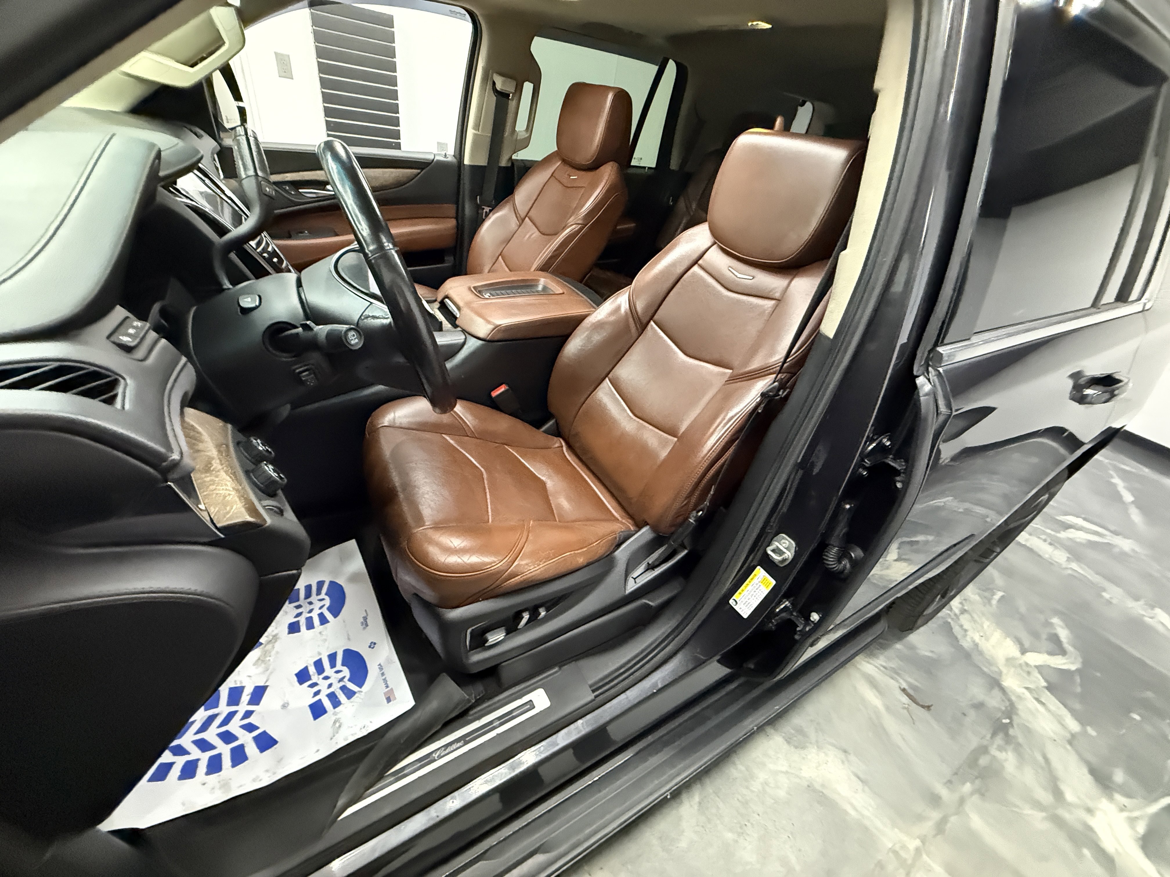 Used 2018 Cadillac Escalade Luxury AWD/4WD image 13