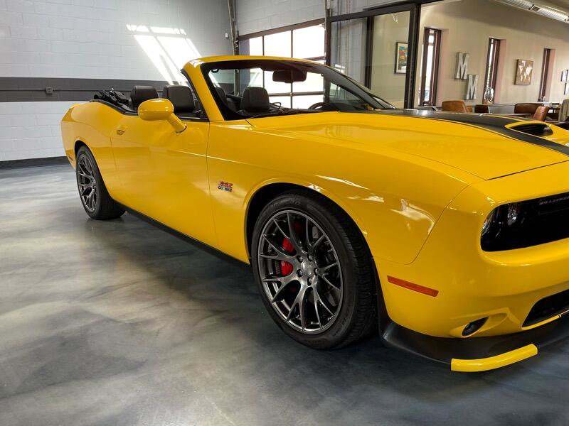 Used 2017 Dodge Challenger SRT w/ Technology Group image 8