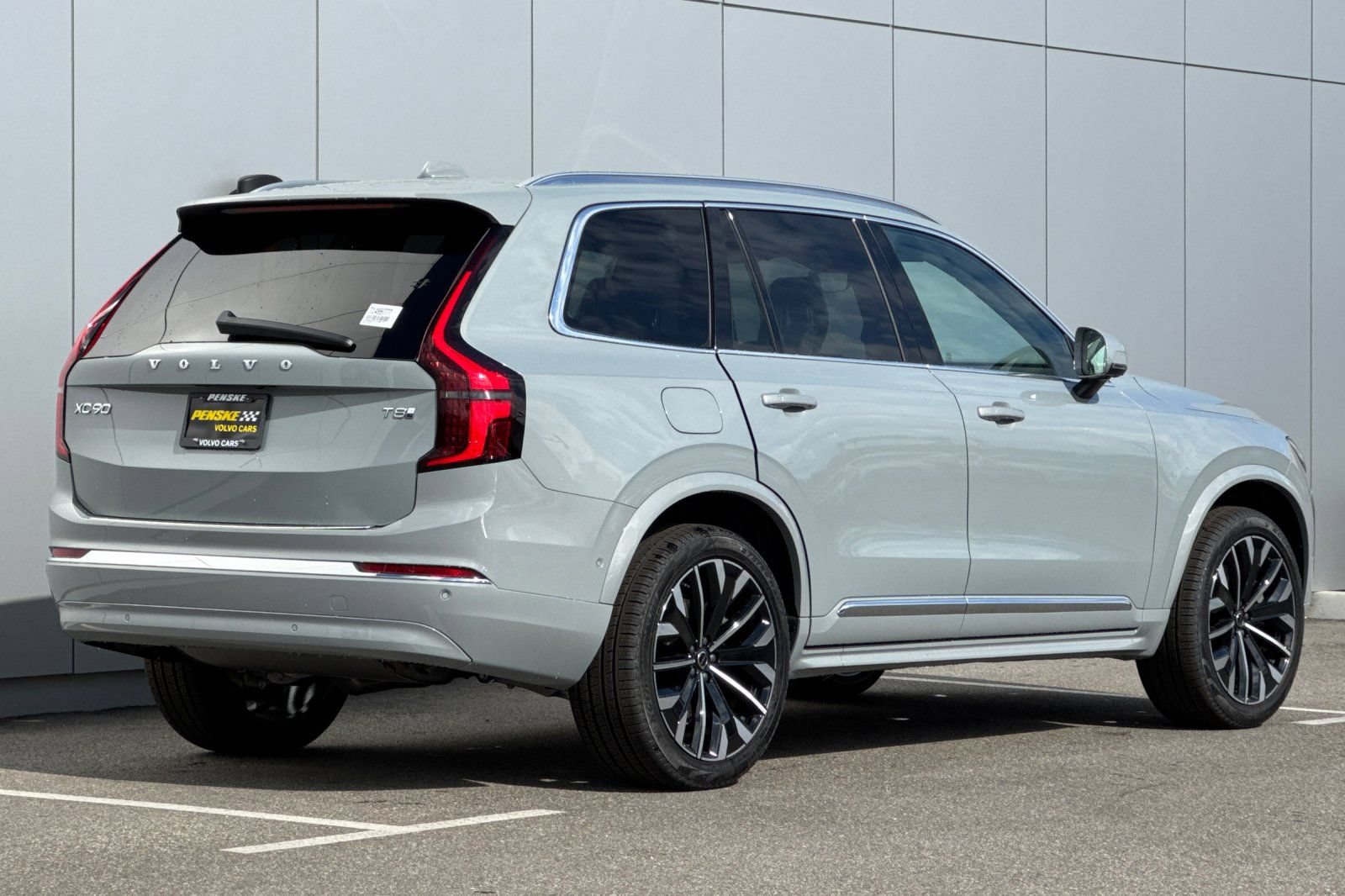 New 2026 Volvo XC90 T8 Ultra w/ Protection Package Premier AWD/4WD image 5