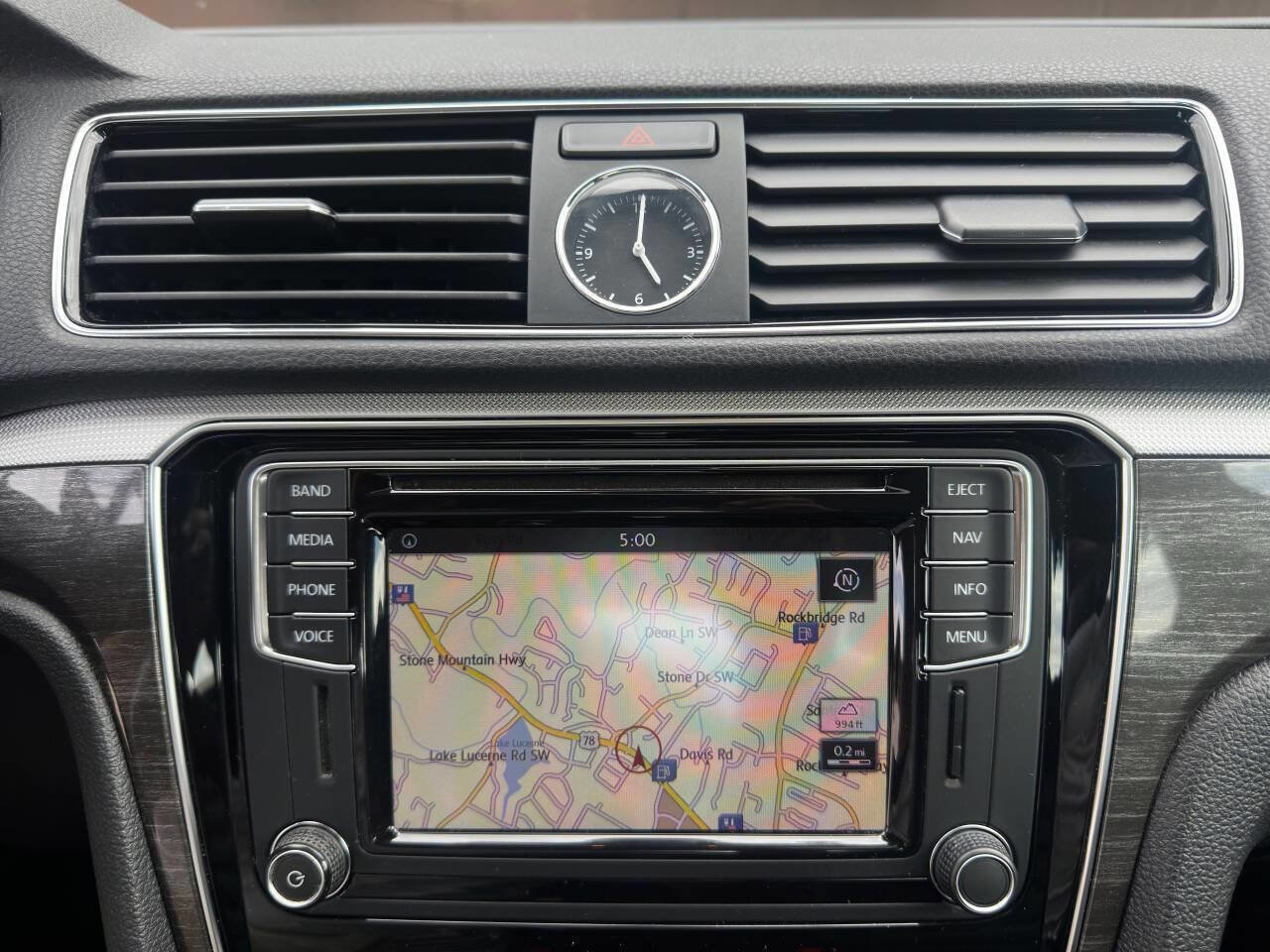 Used 2017 Volkswagen Passat 1.8T SEL Premium image 27