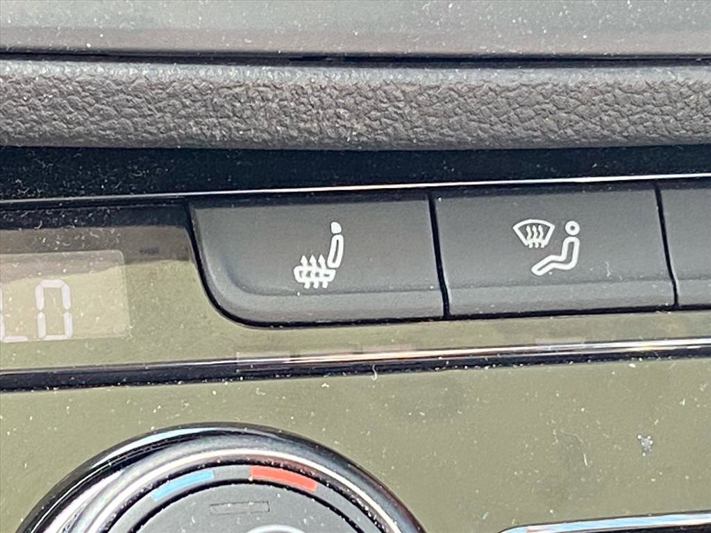 Certified 2023 Volkswagen Jetta SE w/ Panoramic Sunroof Package image 15