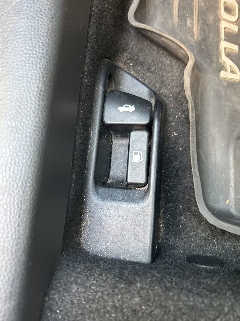 Used 2020 Toyota Corolla LE image 18