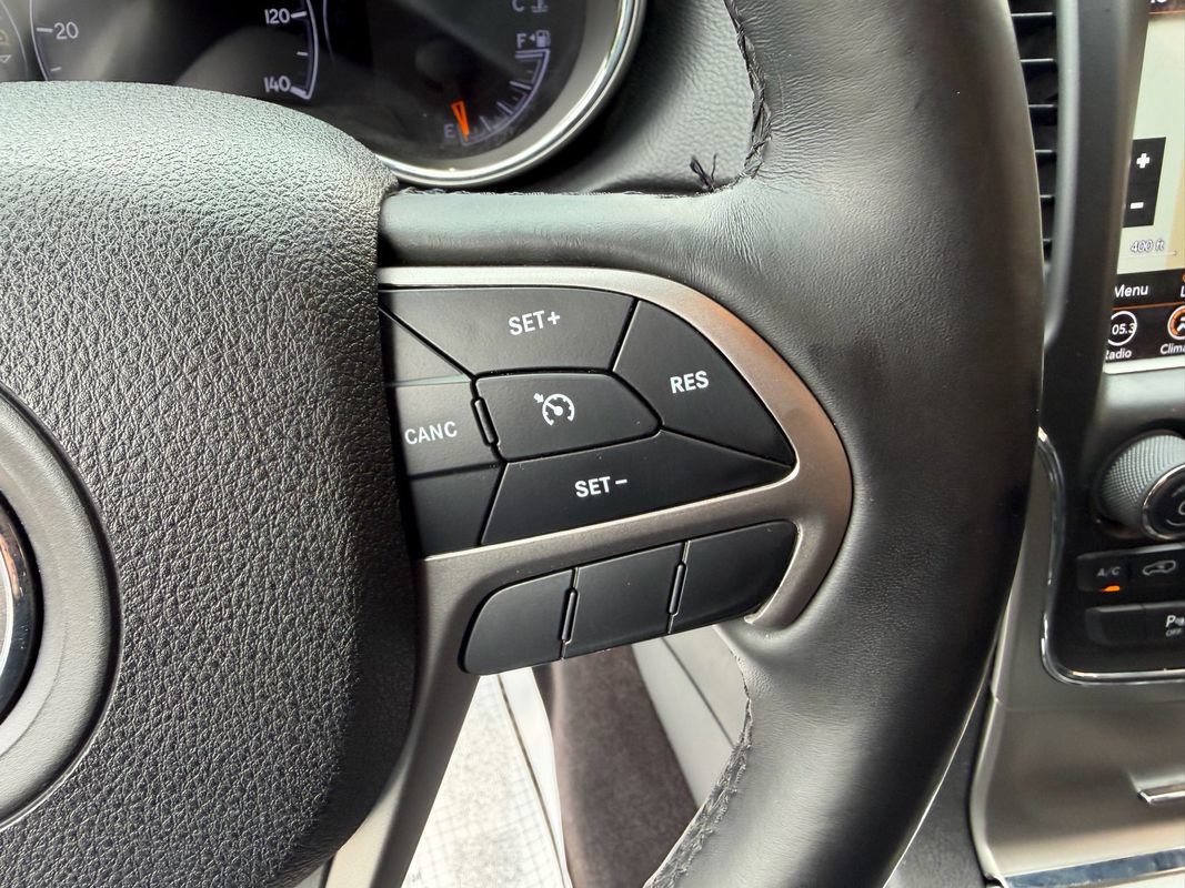 Used 2018 Jeep Grand Cherokee Altitude RWD image 16
