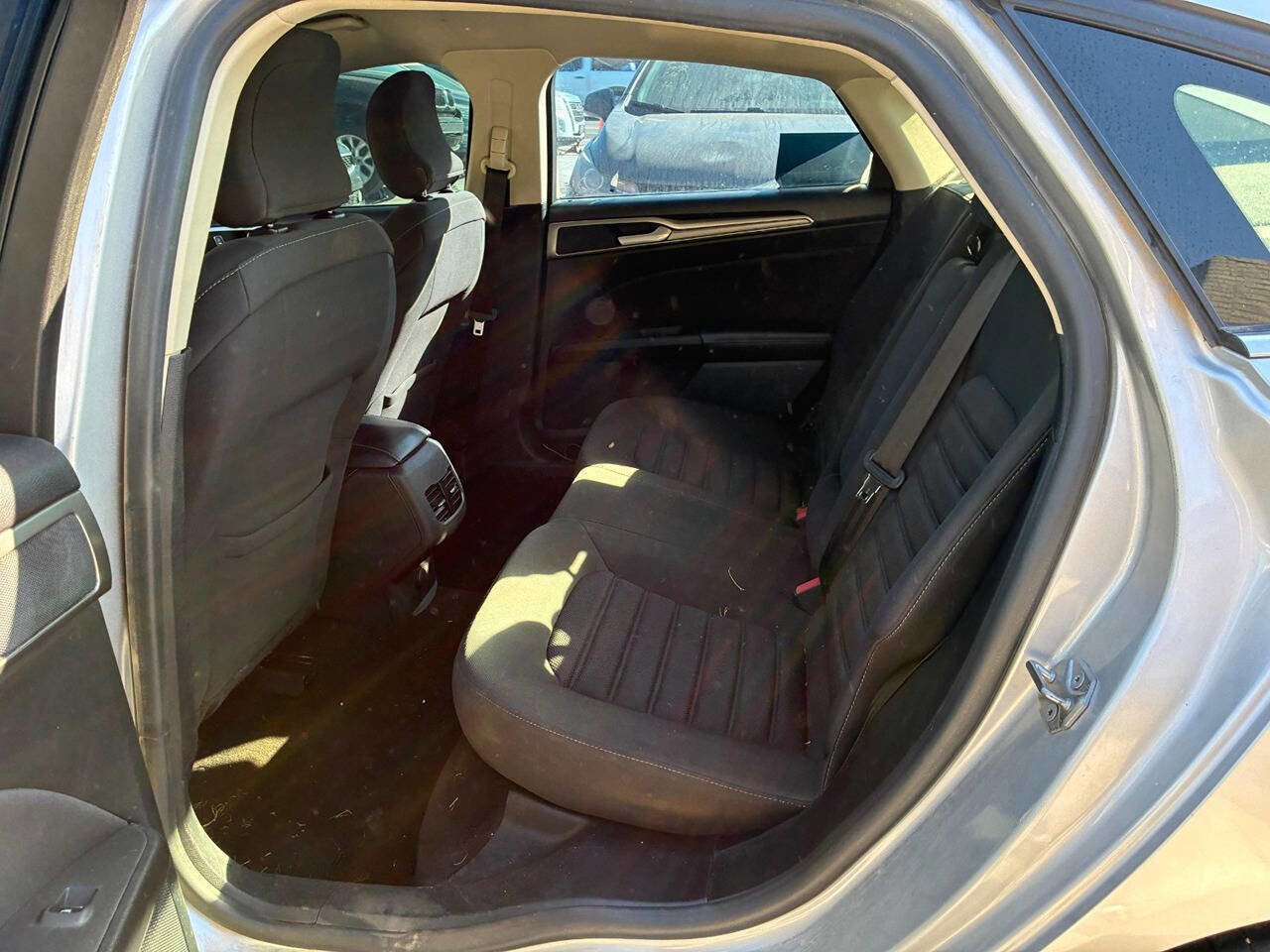 Used 2019 Ford Fusion SE image 15