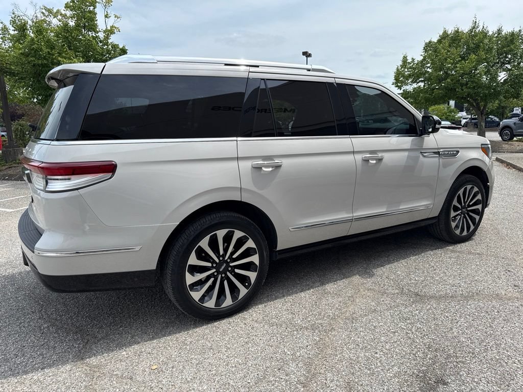 Used 2024 Lincoln Navigator Reserve AWD/4WD image 12