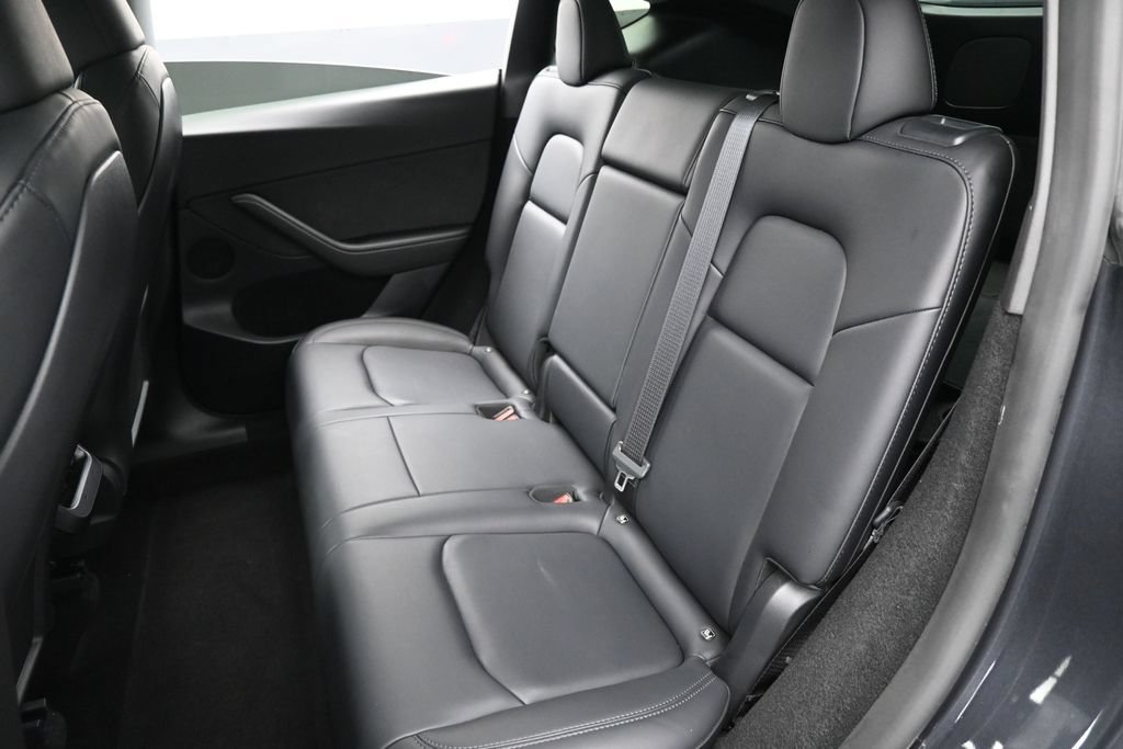 Used 2024 Tesla Model Y 2WD image 32