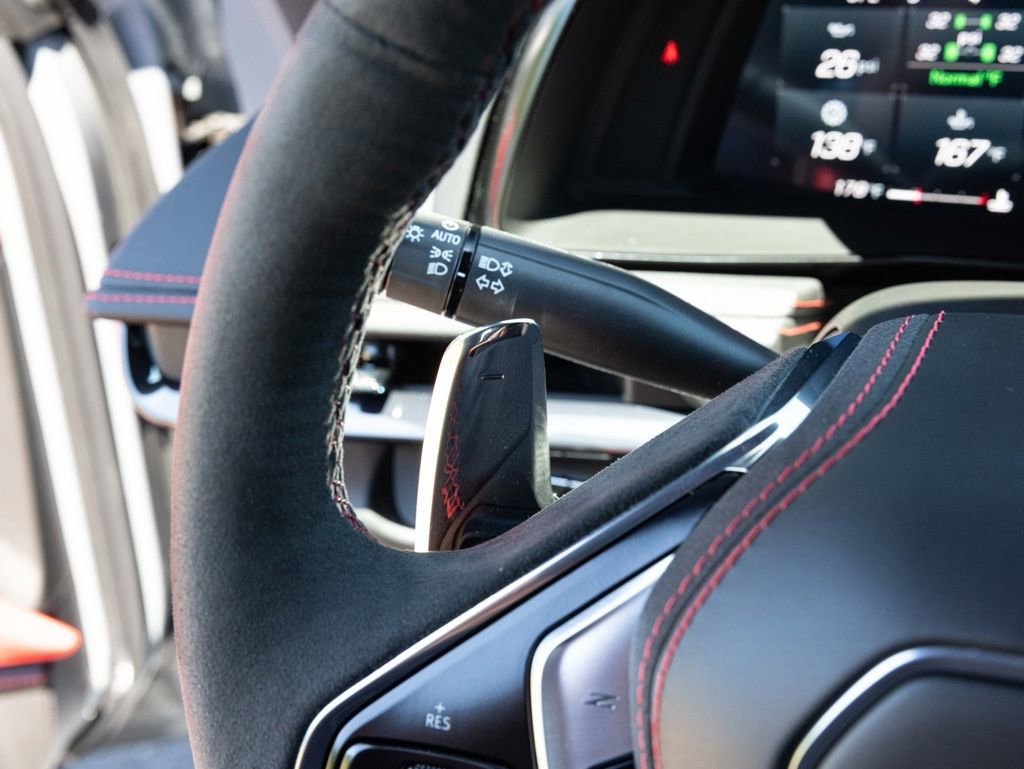Used 2025 Chevrolet Corvette Z06 w/ Stealth Interior Trim Package RWD image 32
