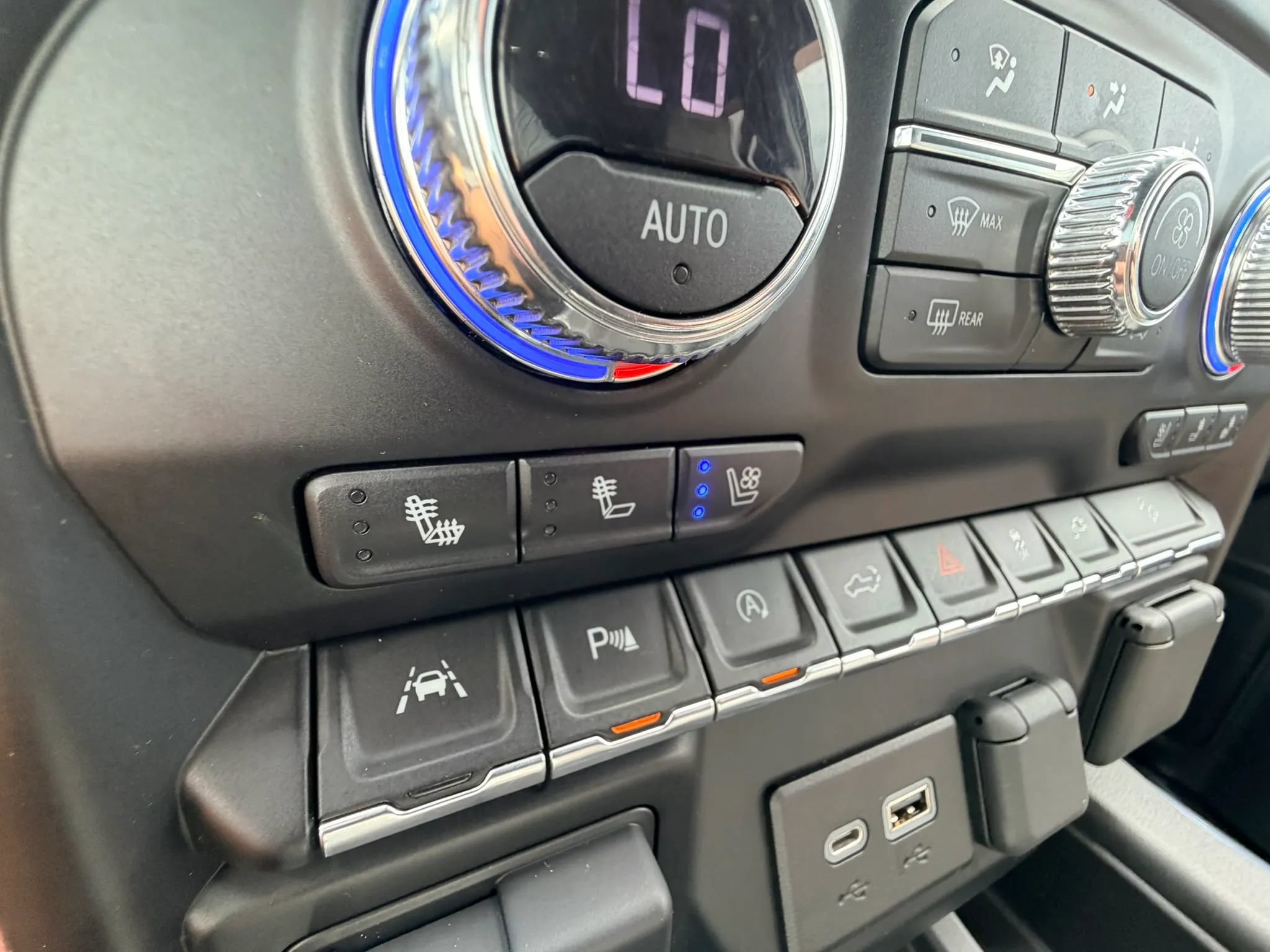 Used 2020 GMC Sierra 1500 AT4 w/ AT4 Premium Package AWD/4WD image 19