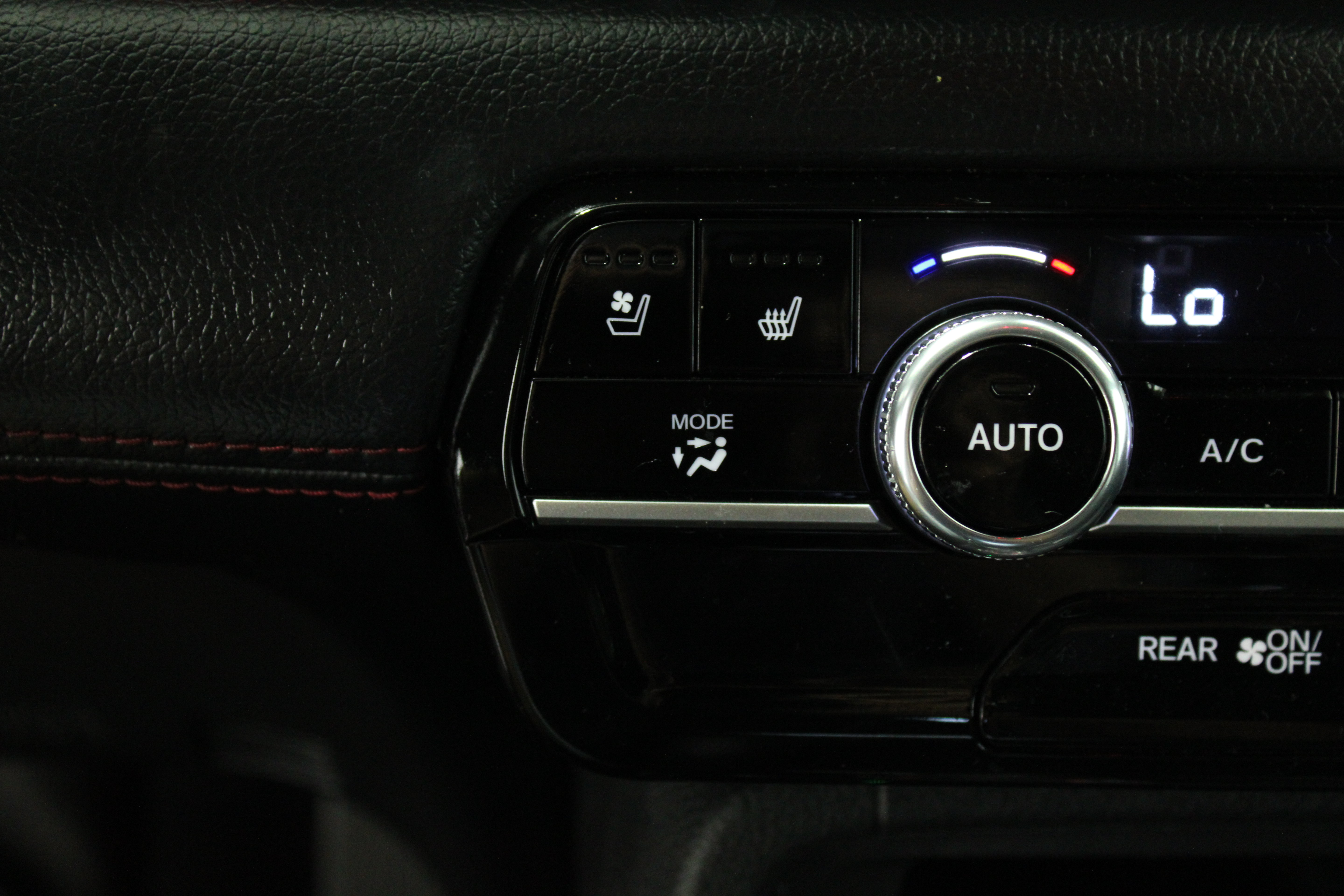 Used 2025 Honda Pilot Black Edition image 23