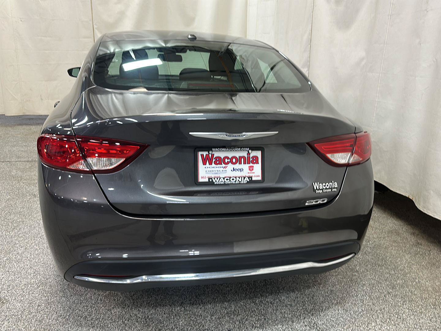 Used 2016 Chrysler 200 Limited w/ Convenience Group FWD image 4