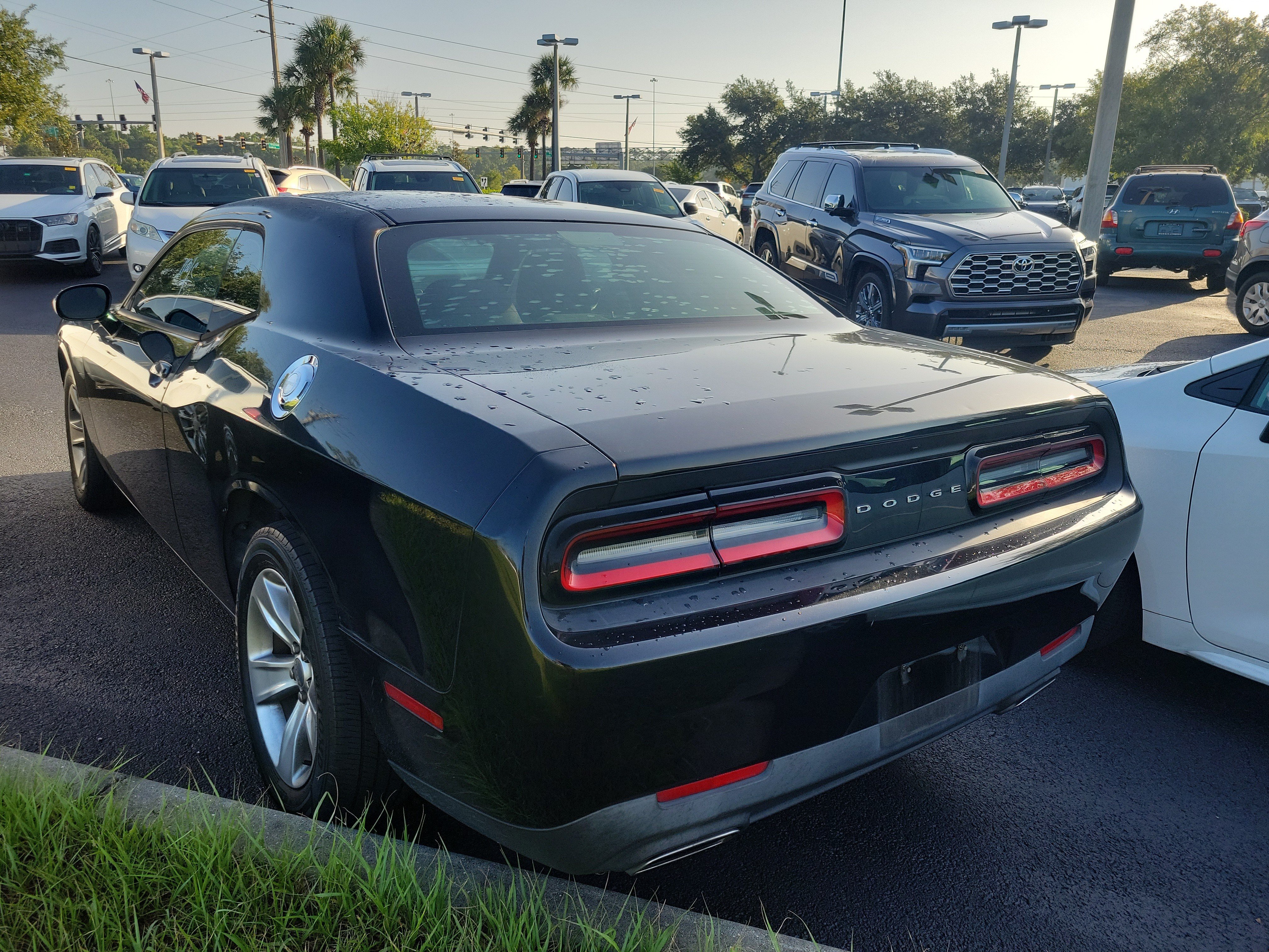 Used 2016 Dodge Challenger SXT RWD image 5