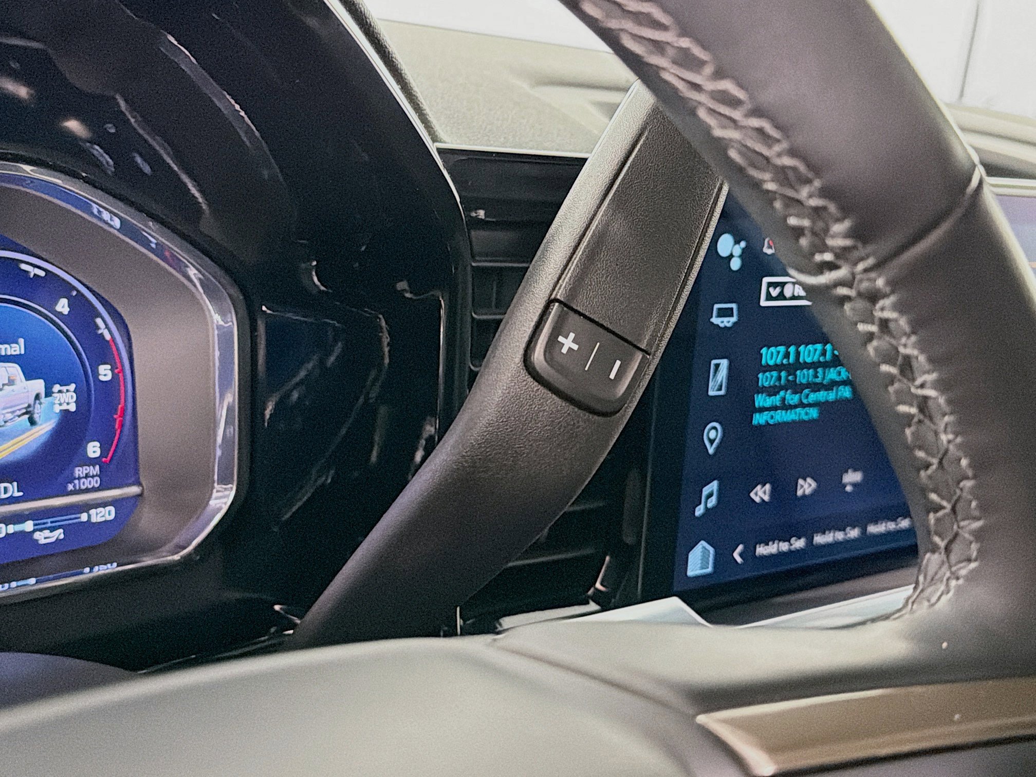 Used 2024 Chevrolet Silverado 2500 High Country w/ High Country Premium Package image 18