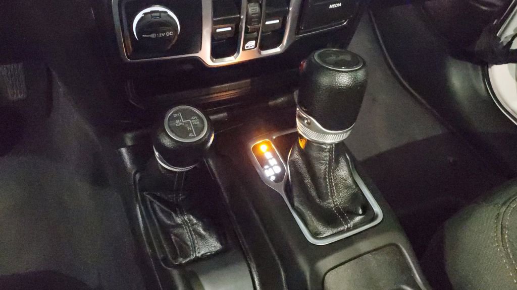 Used 2024 Jeep Wrangler Unlimited Sahara image 26