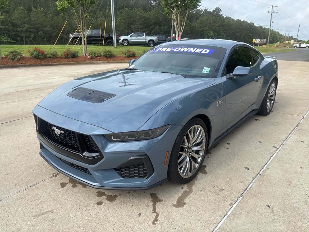 Used 2025 Ford Mustang GT Premium RWD image 3