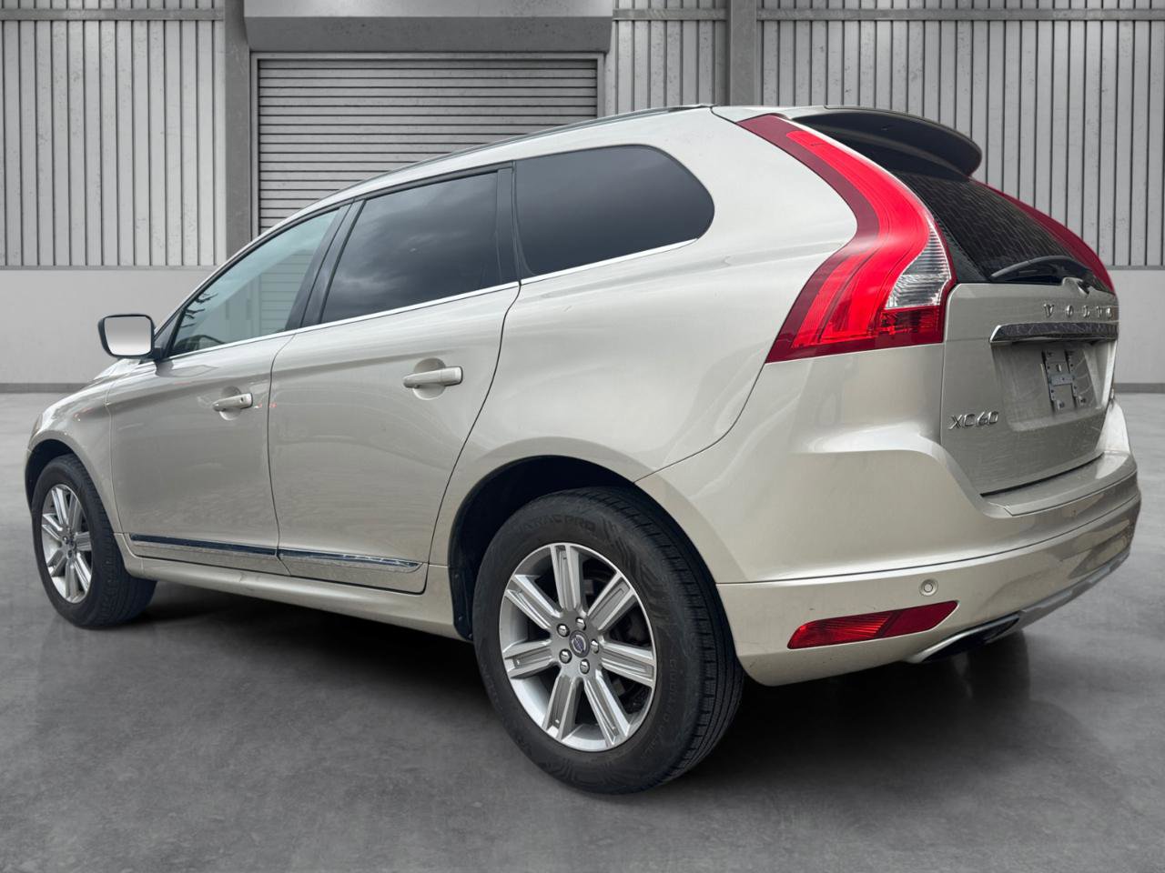 Used 2017 Volvo XC60 T5 Inscription image 32