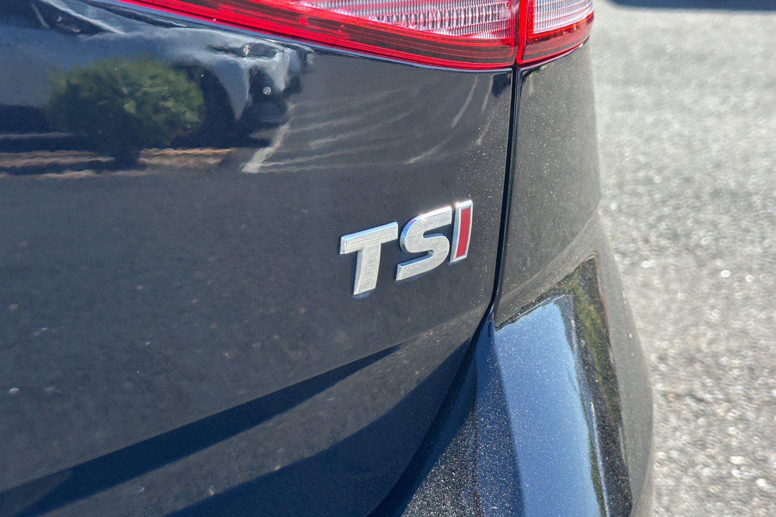 Used 2018 Volkswagen Golf SE FWD image 6