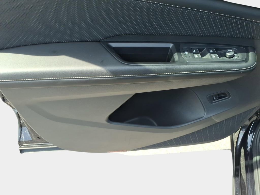 Used 2024 Volkswagen Atlas Cross Sport SE image 16