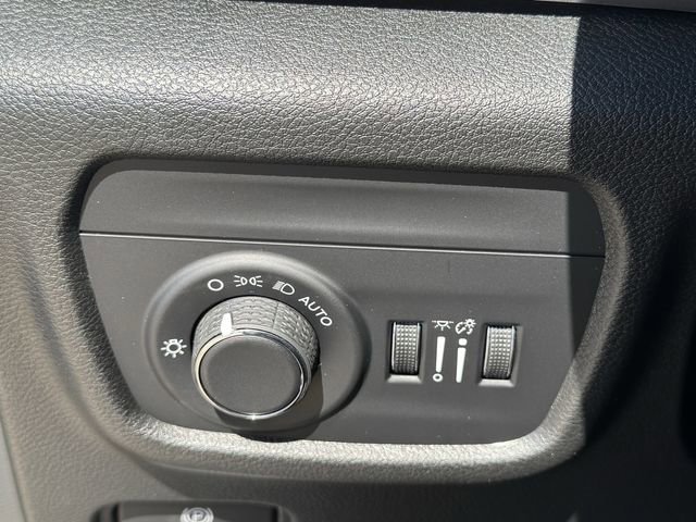 New 2025 Jeep Grand Cherokee Altitude image 17