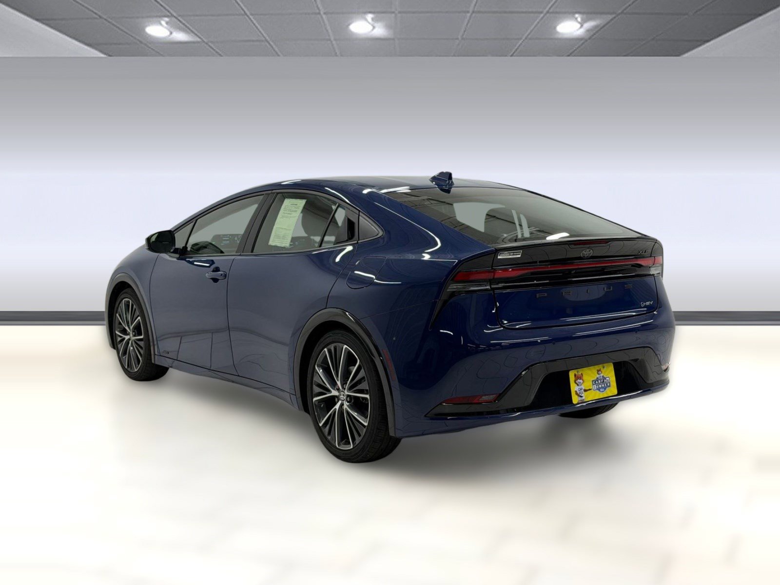 Used 2023 Toyota Prius XLE AWD/4WD image 2