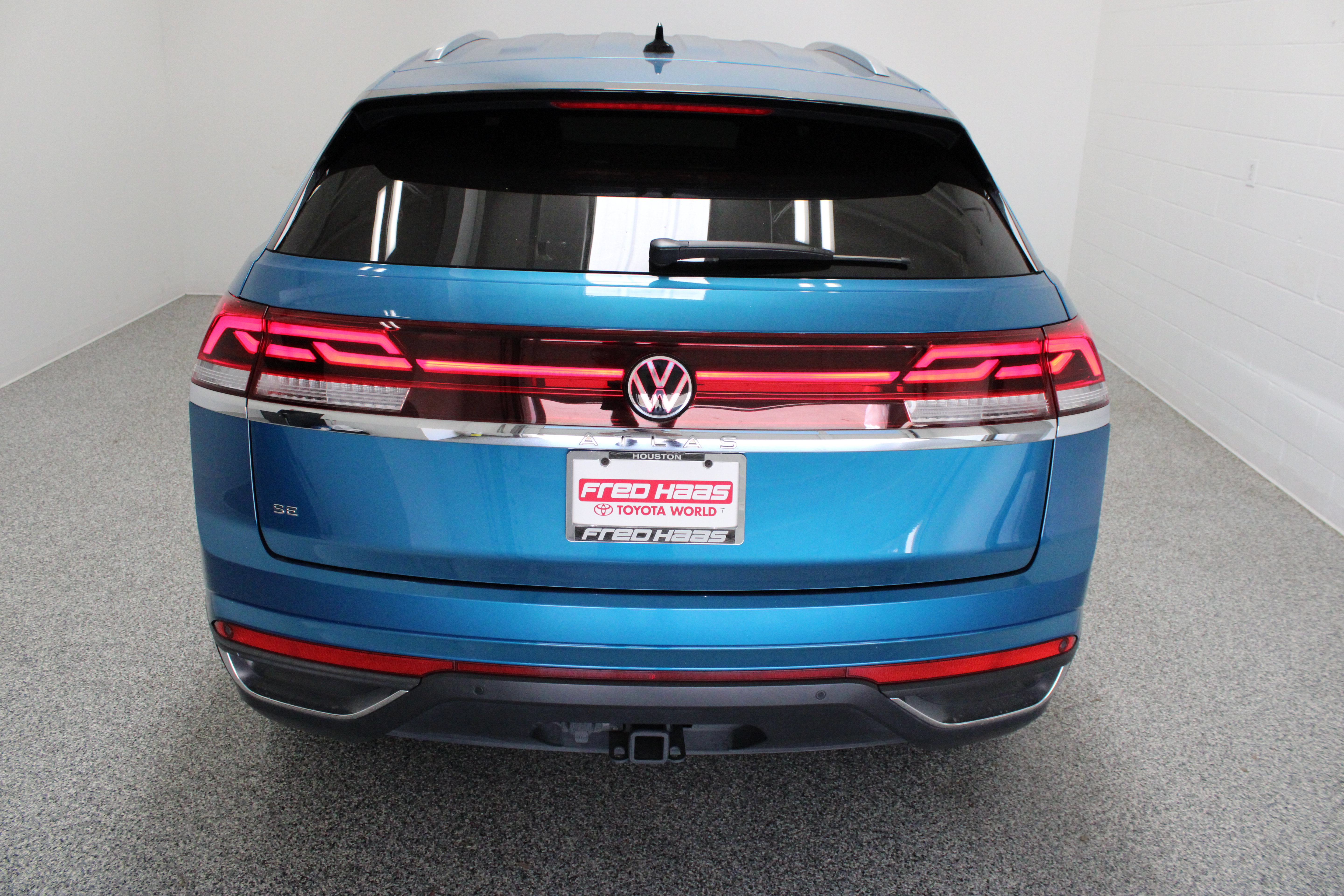 Used 2024 Volkswagen Atlas Cross Sport SE FWD image 8