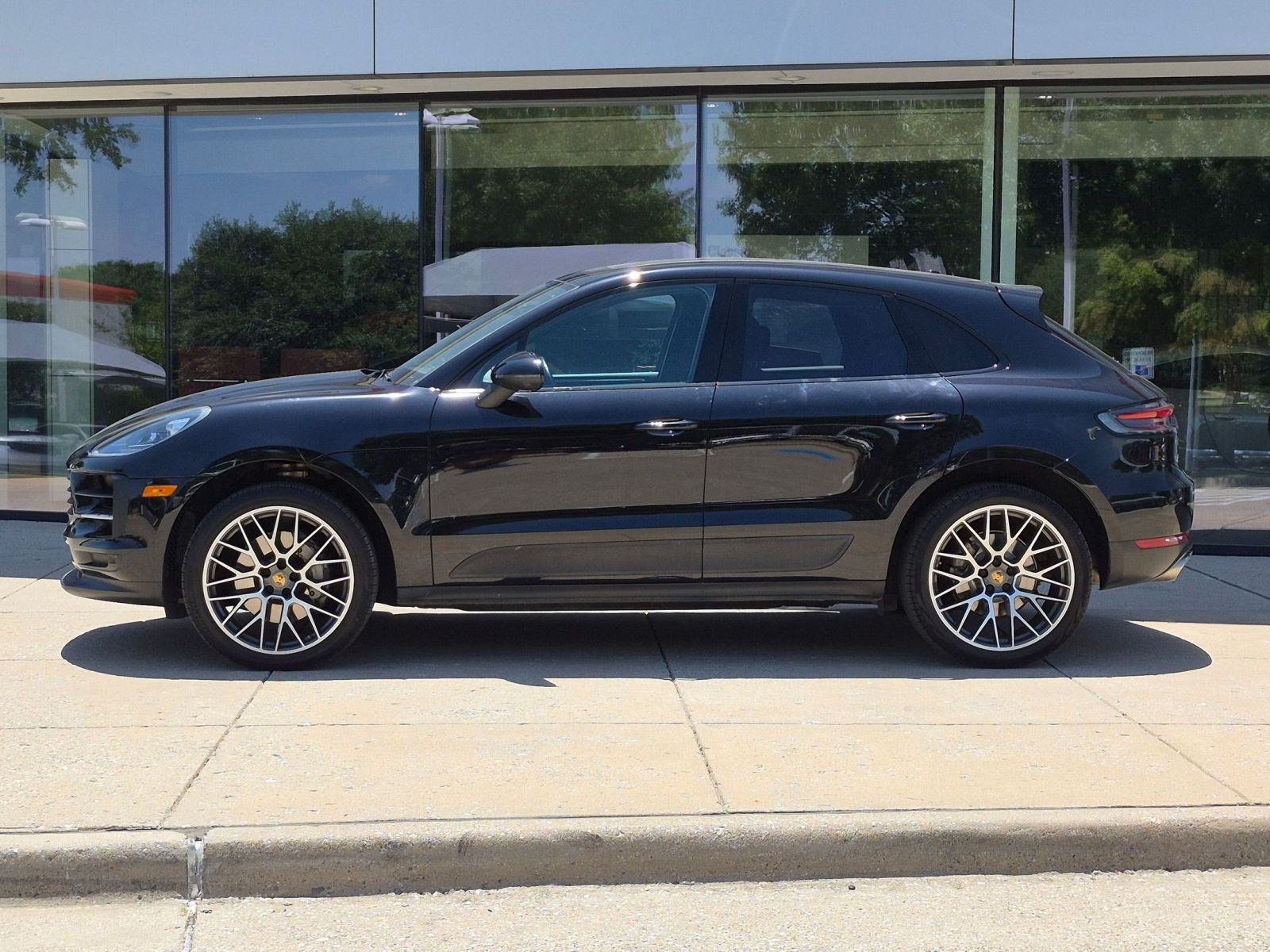 Certified 2021 Porsche Macan S AWD/4WD image 2
