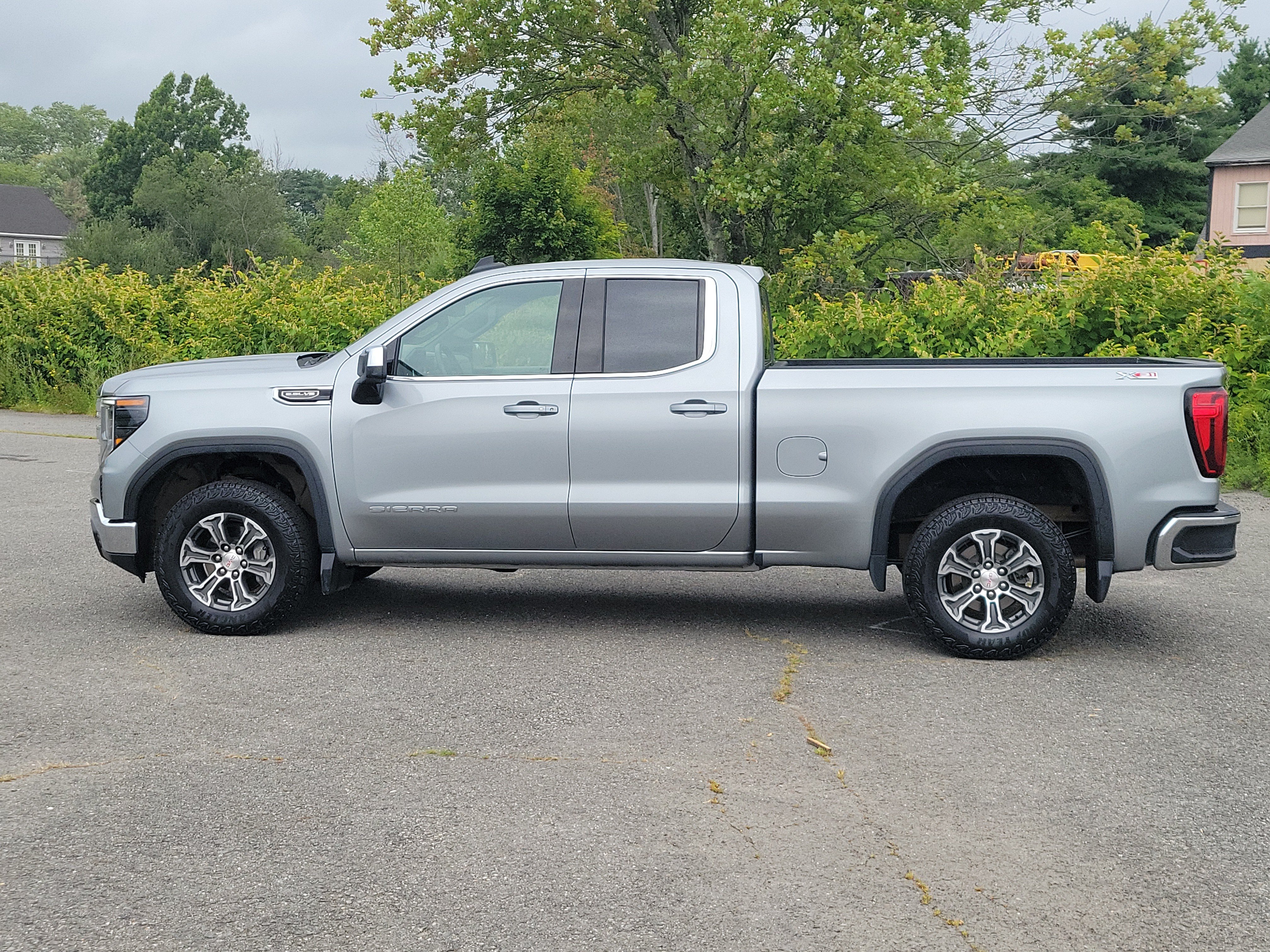 Used 2023 GMC Sierra 1500 SLE AWD/4WD image 8