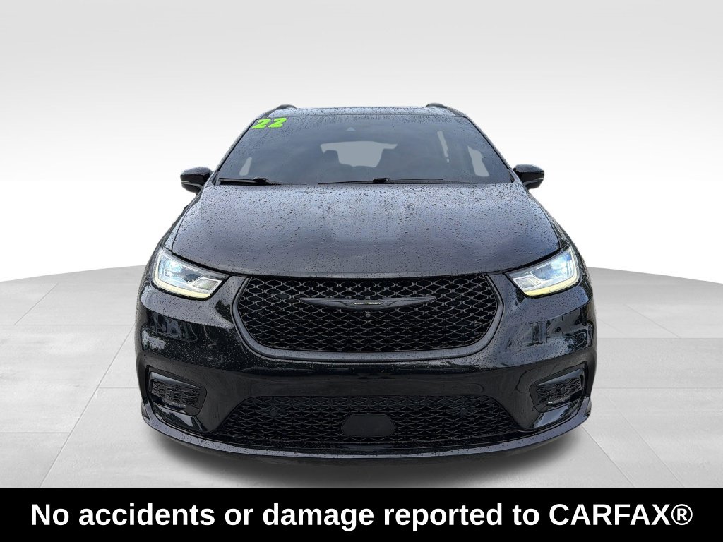 Used 2022 Chrysler Pacifica Limited w/ S Appearance Package FWD image 2