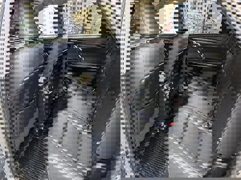 Used 2021 Lexus RX 350L Premium w/ Premium Package image 19