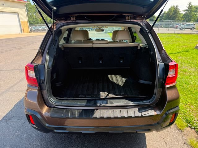 Used 2019 Subaru Outback 2.5i Limited AWD/4WD image 3