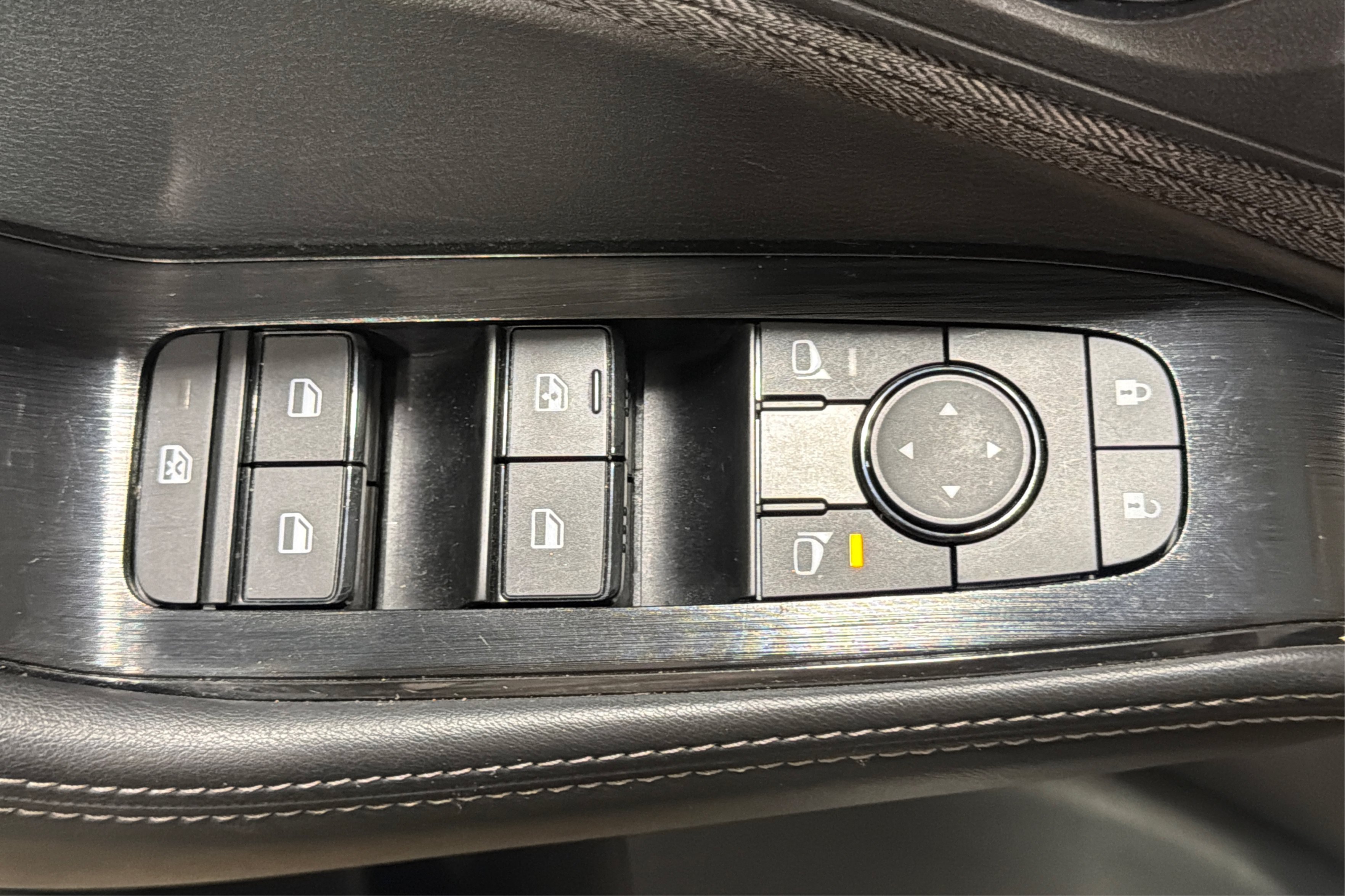 Used 2023 Nissan Rogue SV AWD/4WD image 16