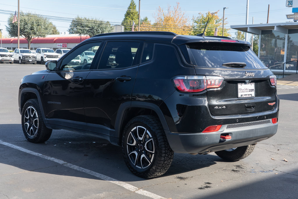 Used 2025 Jeep Compass Trailhawk AWD/4WD image 4