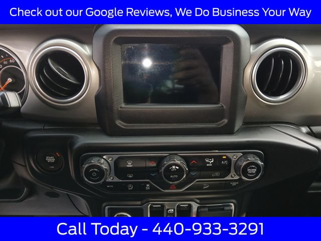 Used 2018 Jeep Wrangler Unlimited Sahara AWD/4WD image 26