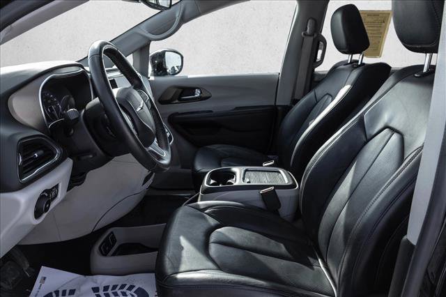 Used 2019 Chrysler Pacifica Touring-L Plus image 11