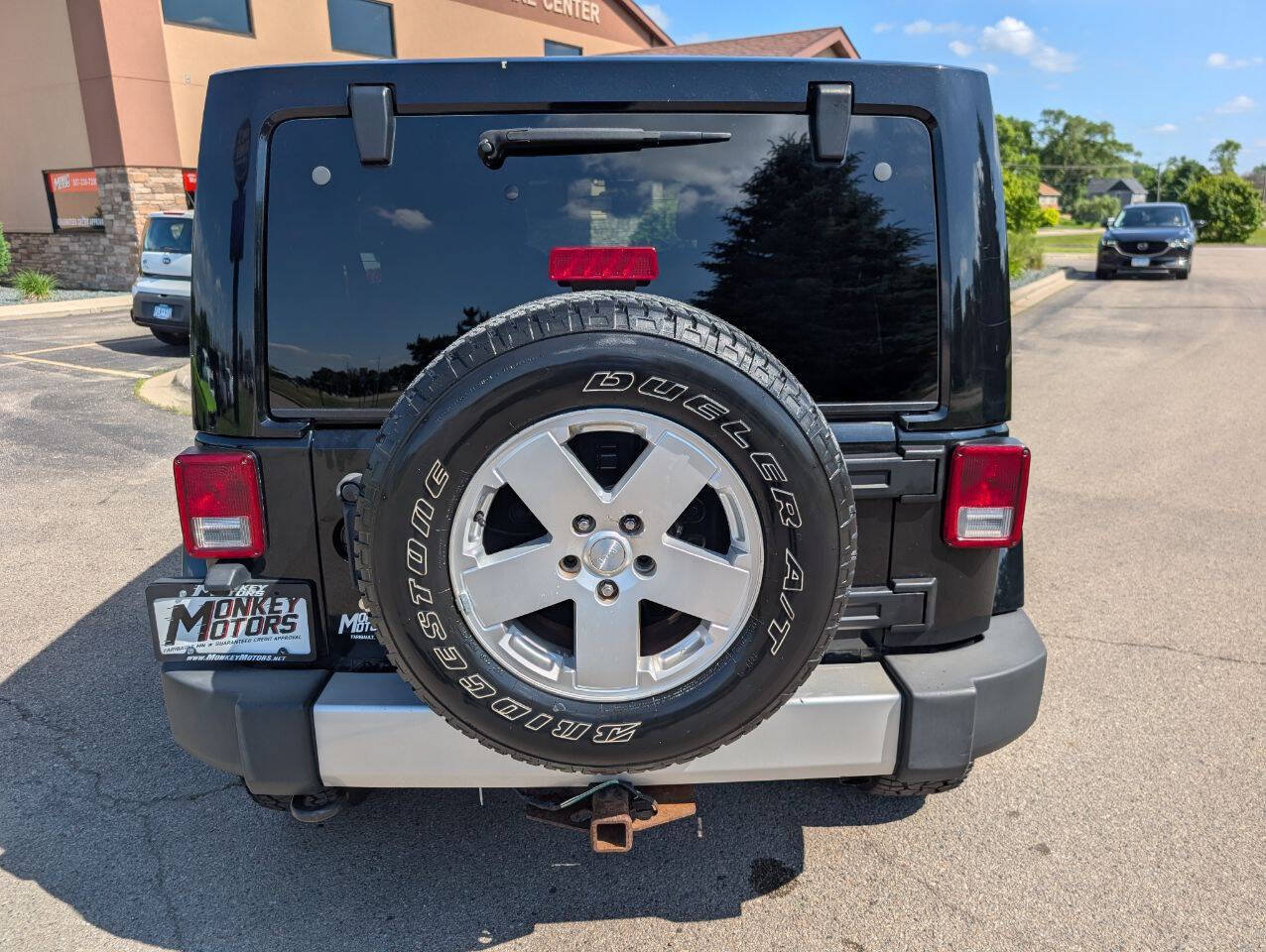 Used 2012 Jeep Wrangler Unlimited Sahara w/ Connectivity Group AWD/4WD image 8