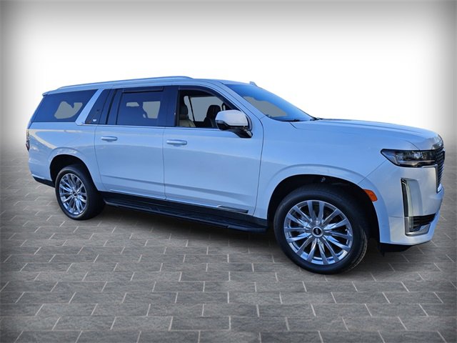 Used 2023 Cadillac Escalade ESV Premium Luxury image 3