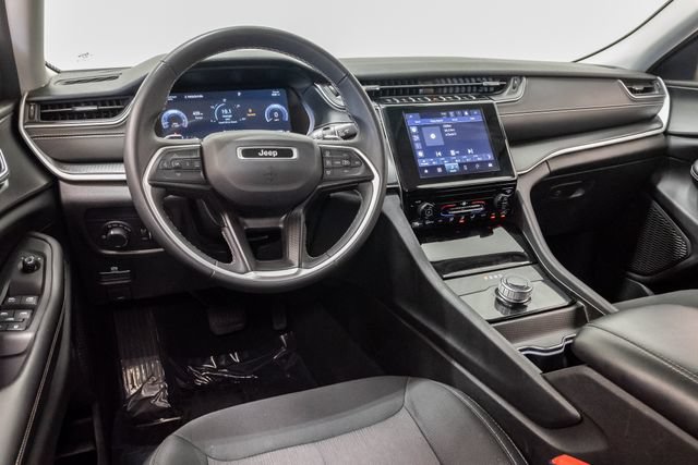 Used 2024 Jeep Grand Cherokee Laredo AWD/4WD image 7