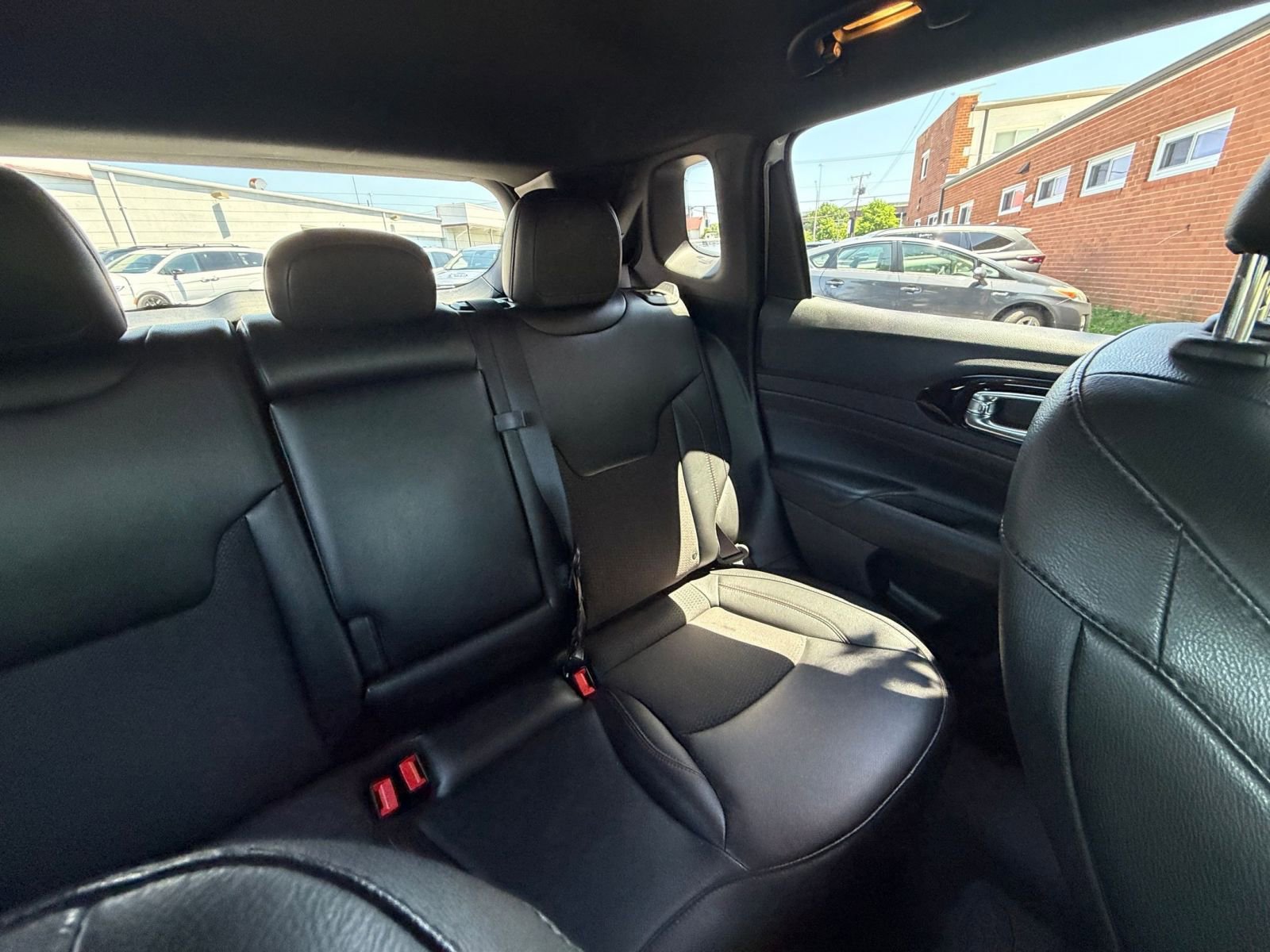 Used 2025 Jeep Compass Trailhawk AWD/4WD image 36