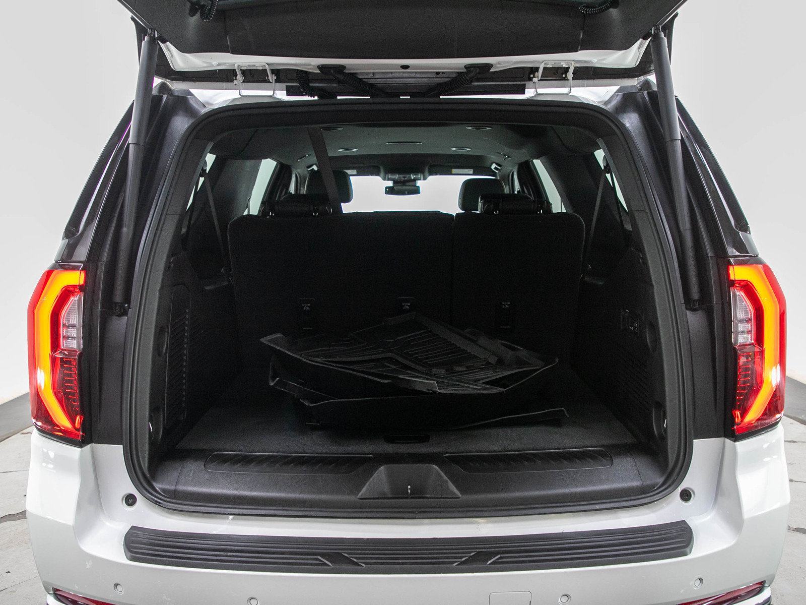 Used 2025 GMC Yukon XL Elevation AWD/4WD image 17