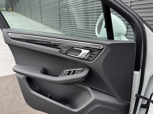 New 2026 Porsche Macan image 13
