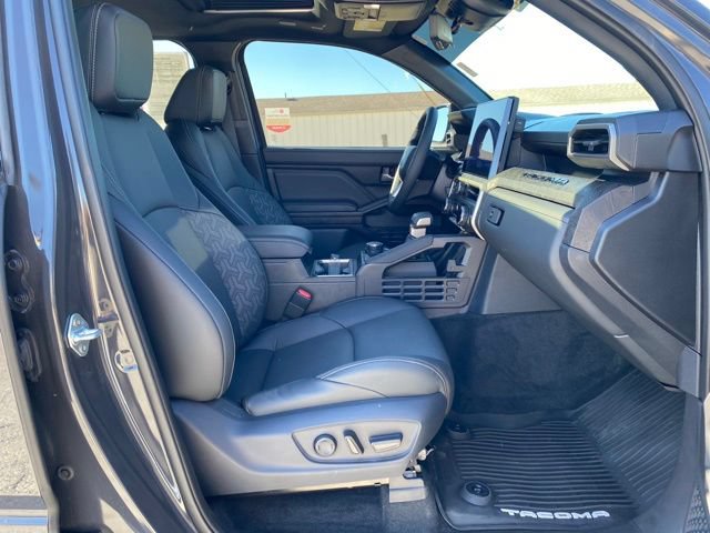 Certified 2025 Toyota Tacoma Limited AWD/4WD image 18