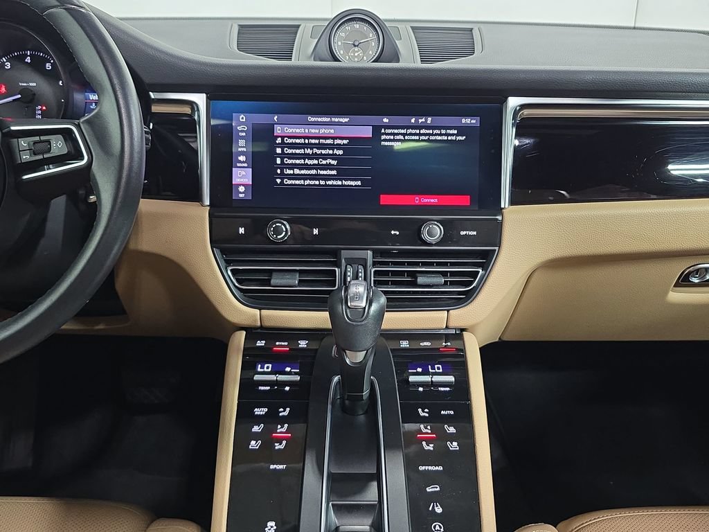 Certified 2023 Porsche Macan AWD/4WD image 16