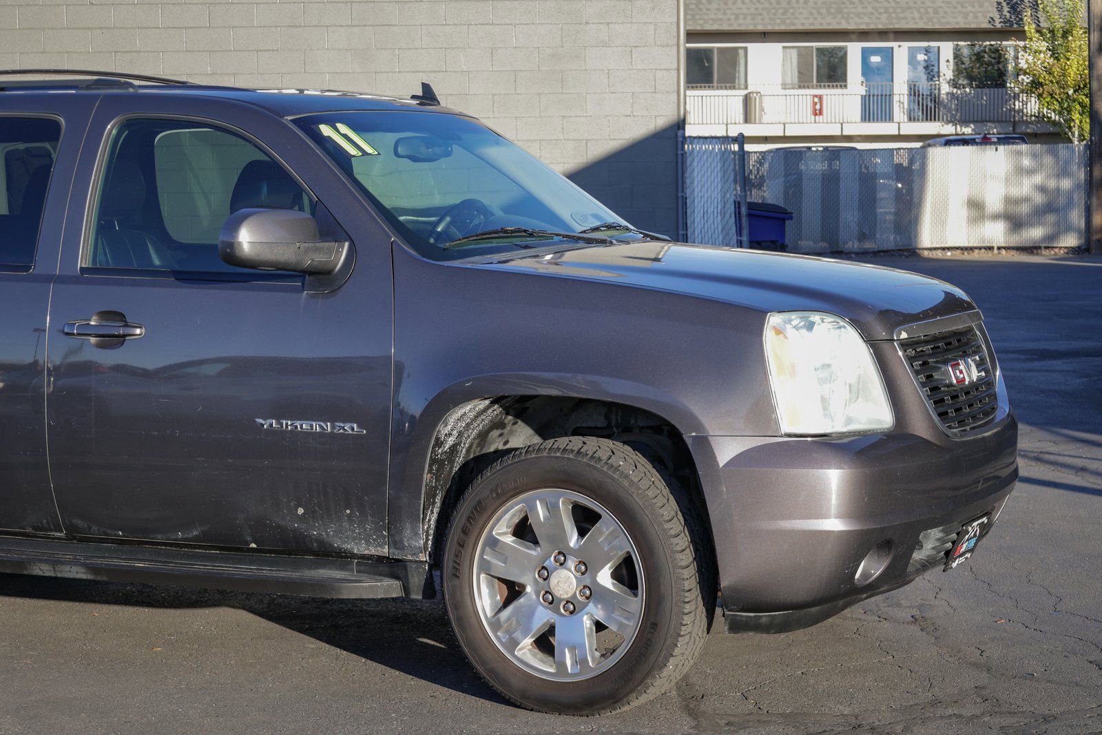 Used 2011 GMC Yukon XL SLT AWD/4WD image 2