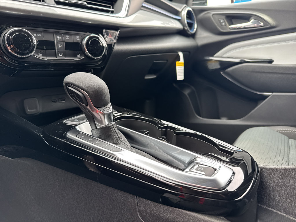 New 2026 Chevrolet Trax LT w/ Midnight Edition FWD image 12