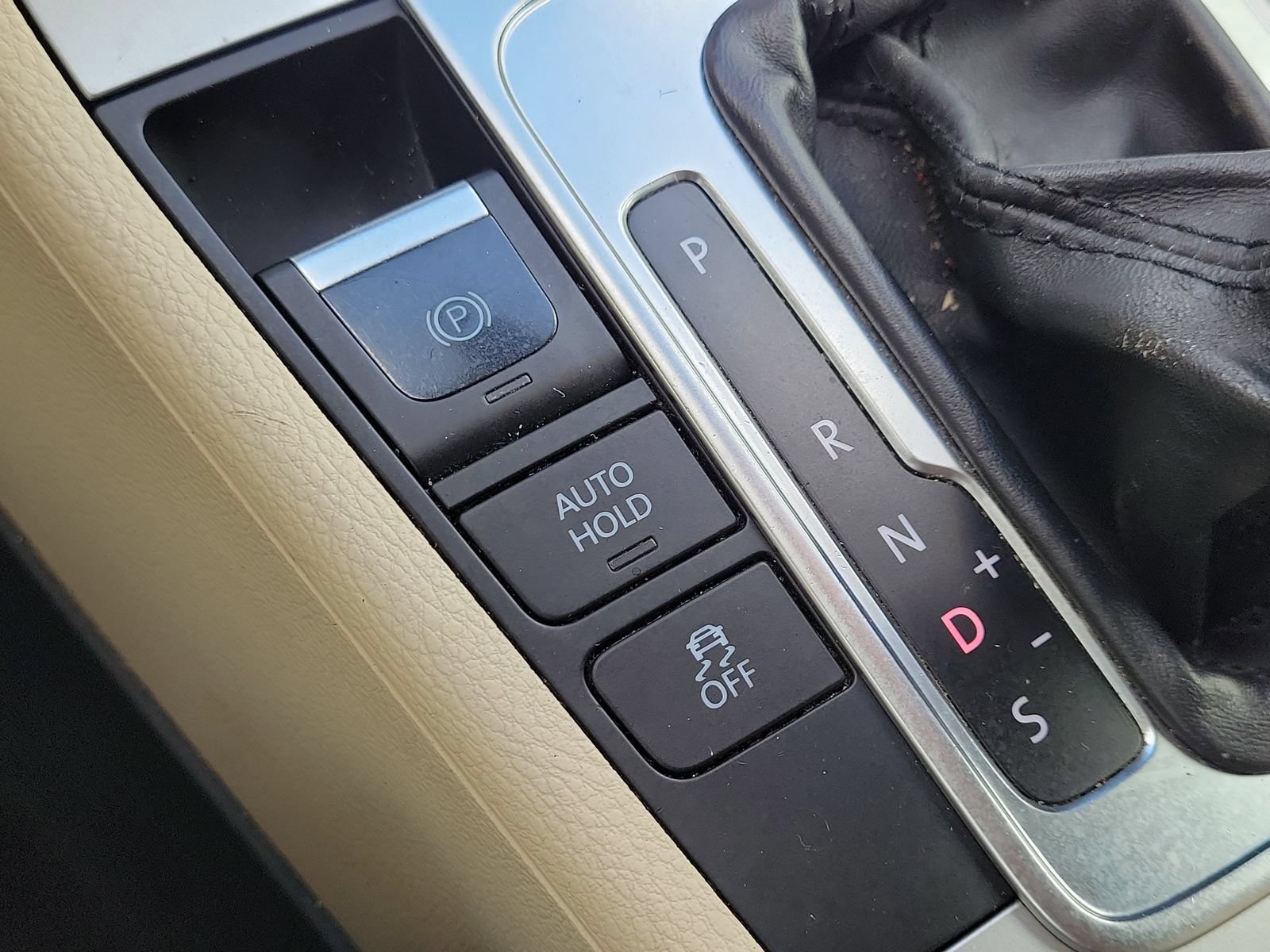 Used 2012 Volkswagen CC Sport FWD image 28