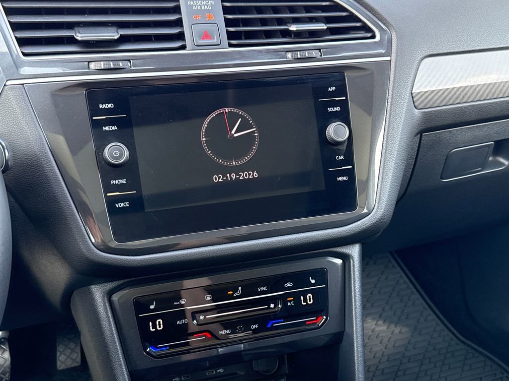 Used 2024 Volkswagen Tiguan SE w/ Panoramic Sunroof Package image 20