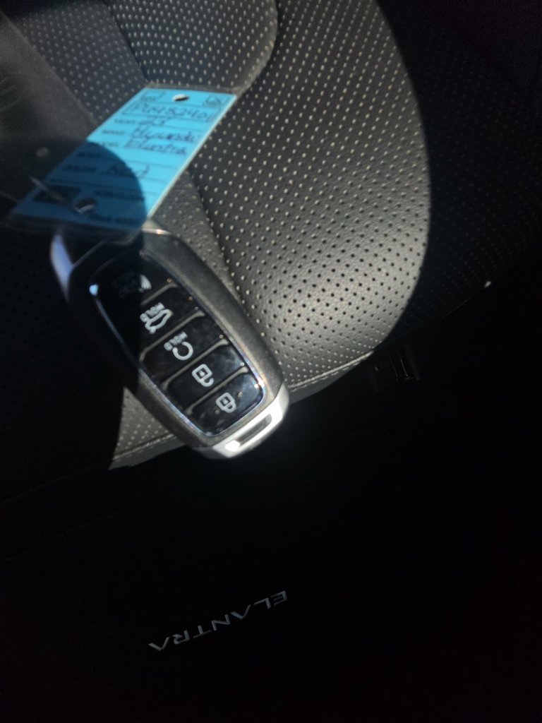 Used 2023 Hyundai Elantra Limited w/ Cargo Package FWD image 34