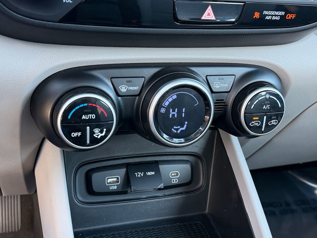 Used 2023 Hyundai Venue SEL image 21