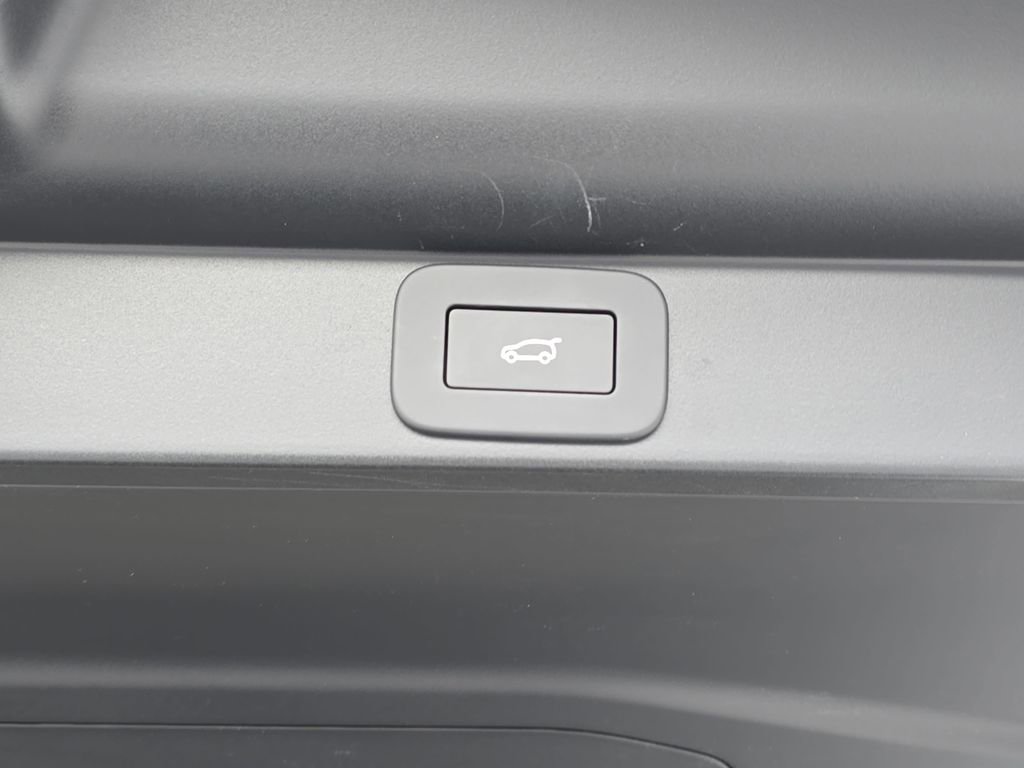Certified 2025 Land Rover Range Rover SE AWD/4WD image 13